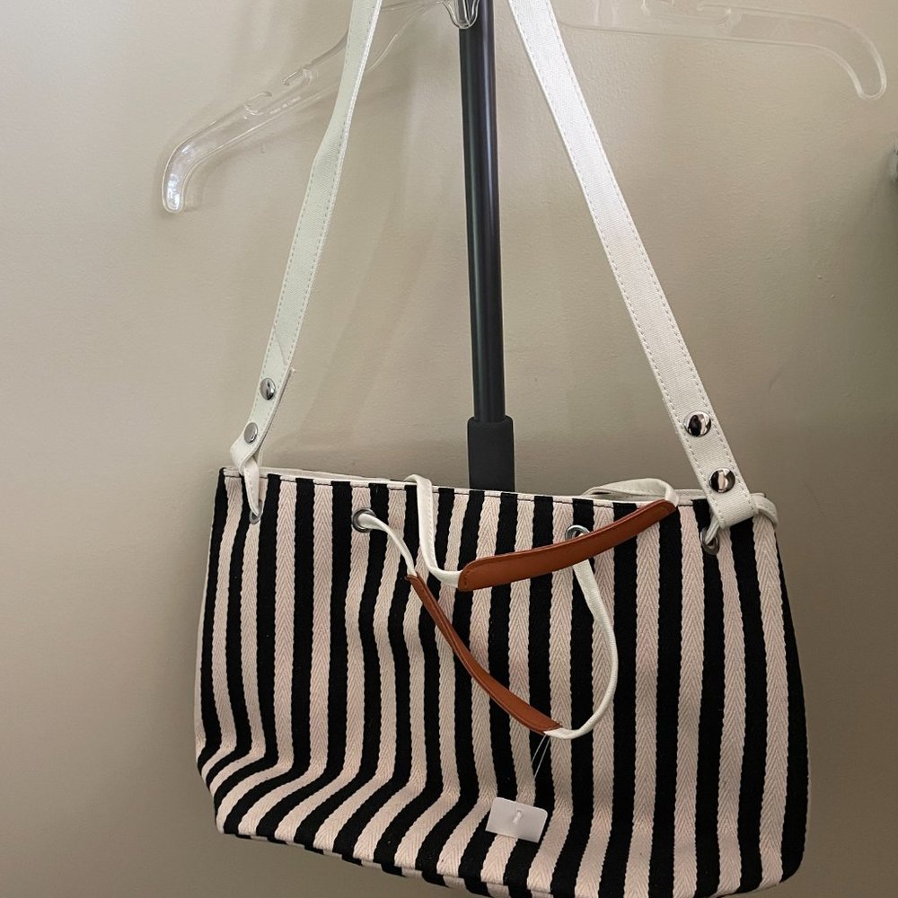 Bydenwely Canvas Tote - Picture 2 of 4